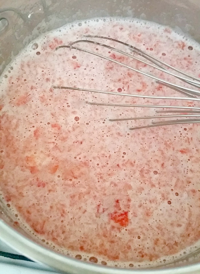Fresh strawberry pie filling