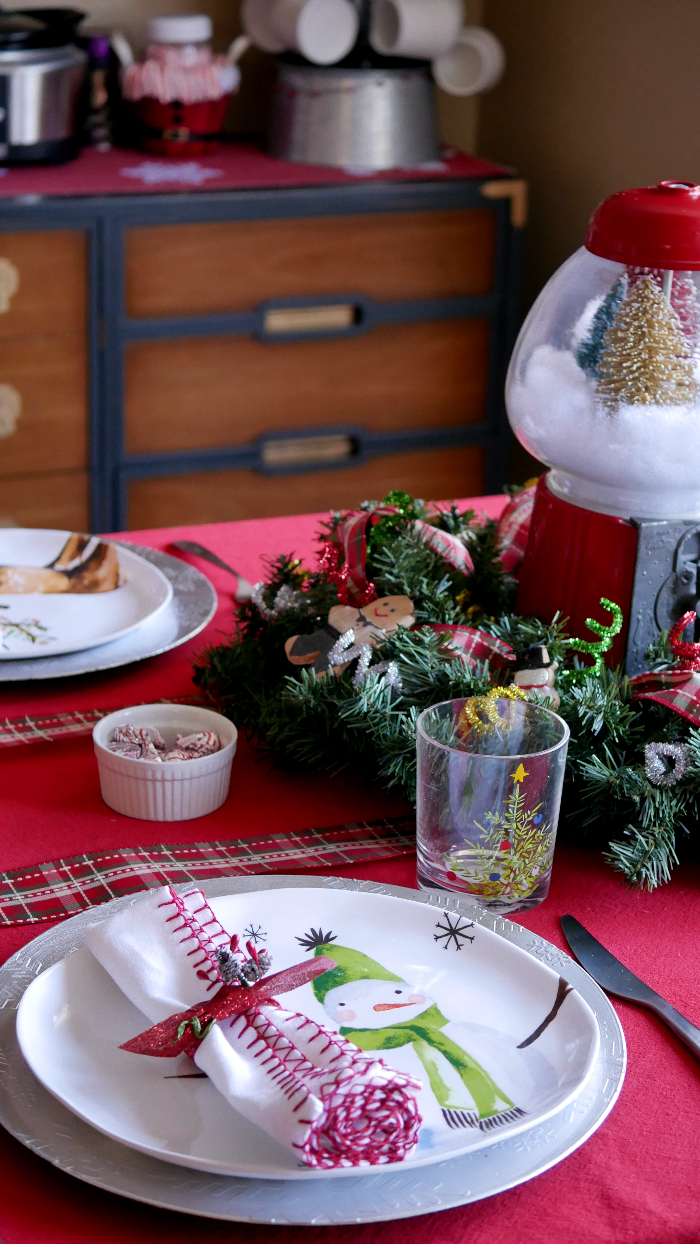 casual everyday Christmas tablescape