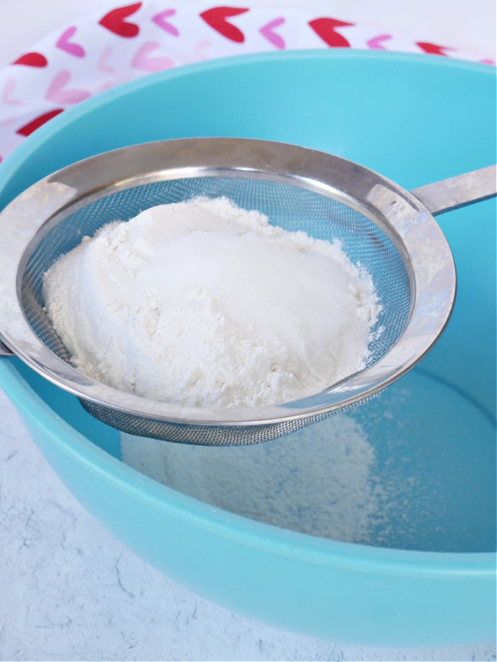 Sifting flour for the easy sweet crepes