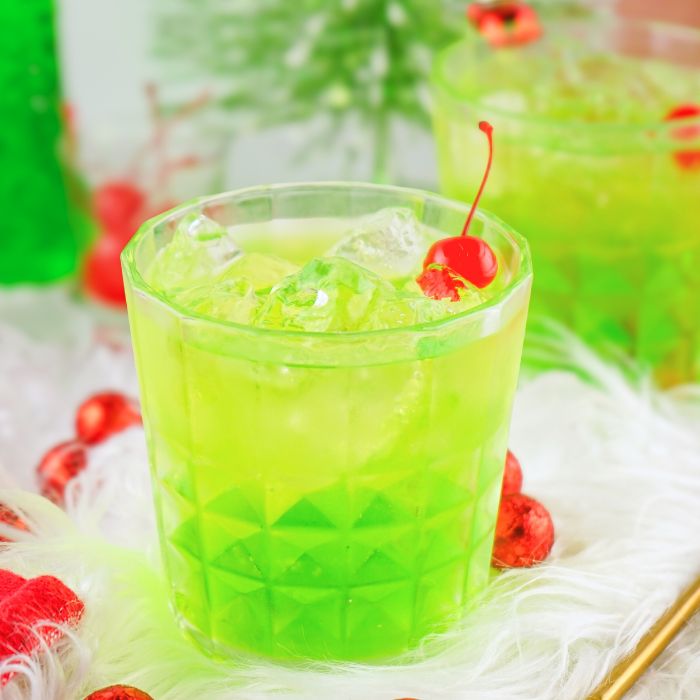 Simple Holiday Grinch Cocktail